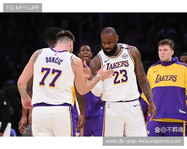 湖人球员组织带动整队攻防节段